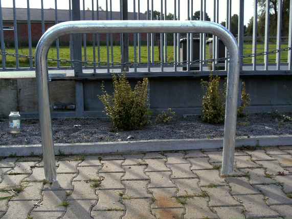 Absperrbügel aus Stahl Ø 76 mm, zum Einbetonieren, ohne Querholm, Höhe: 1400 mm 