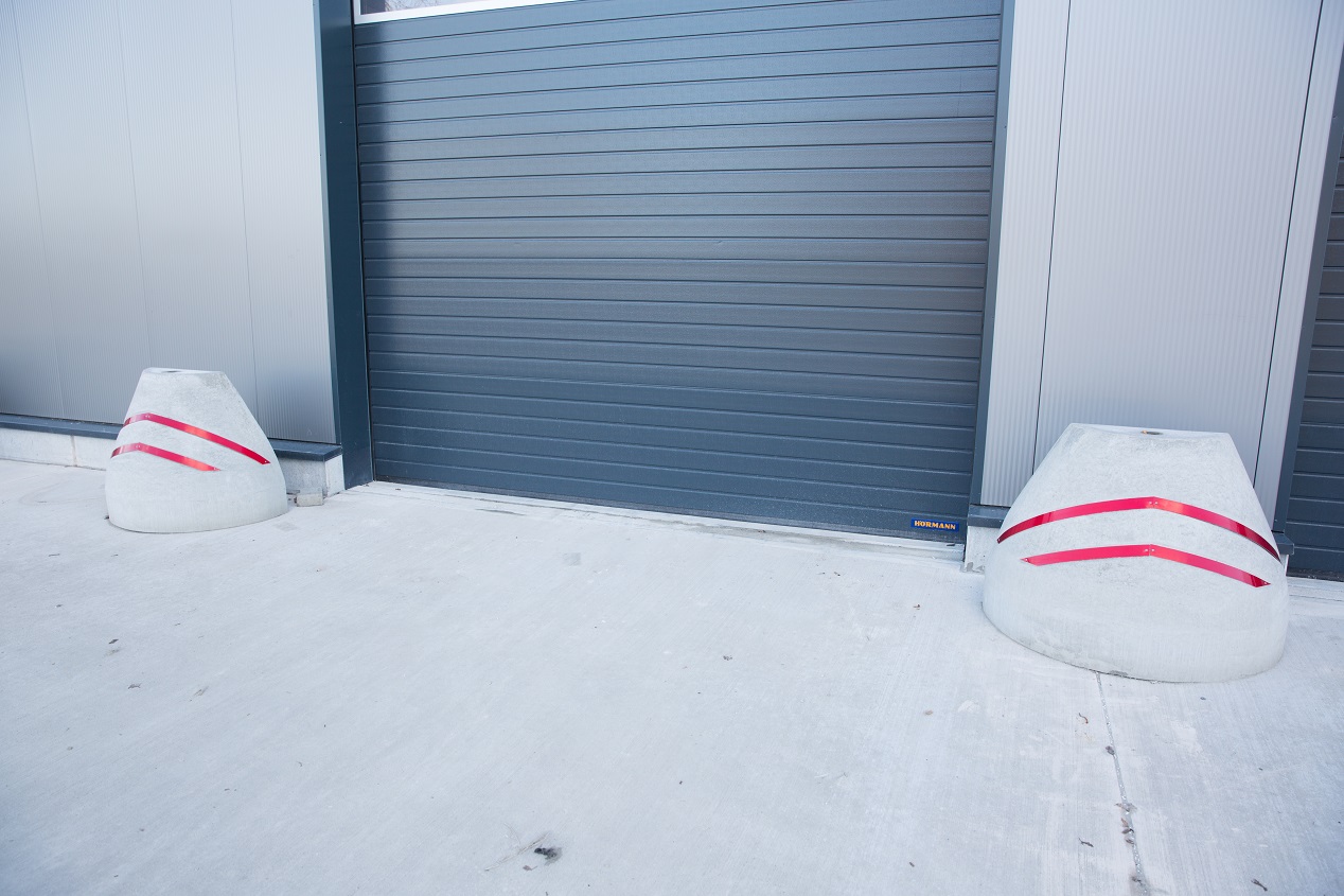 Anfahrschutzpoller Typ II 625x1250x900 mm mit Reflexfolie