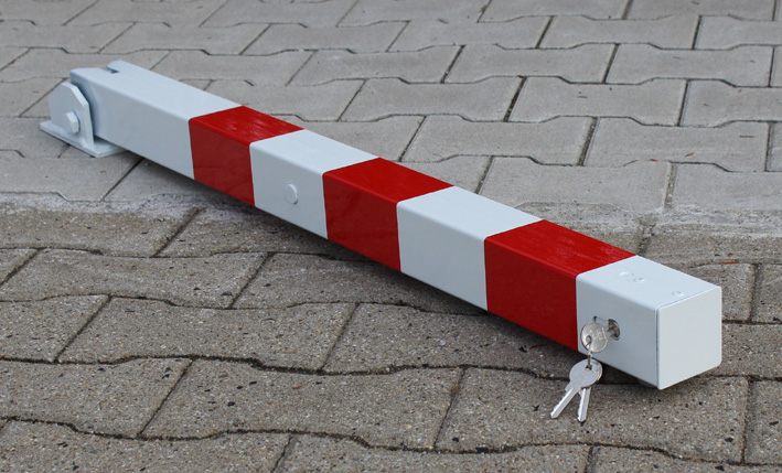 Absperrpfosten -QUADRI-, umlegbar durch Zylinderschloß