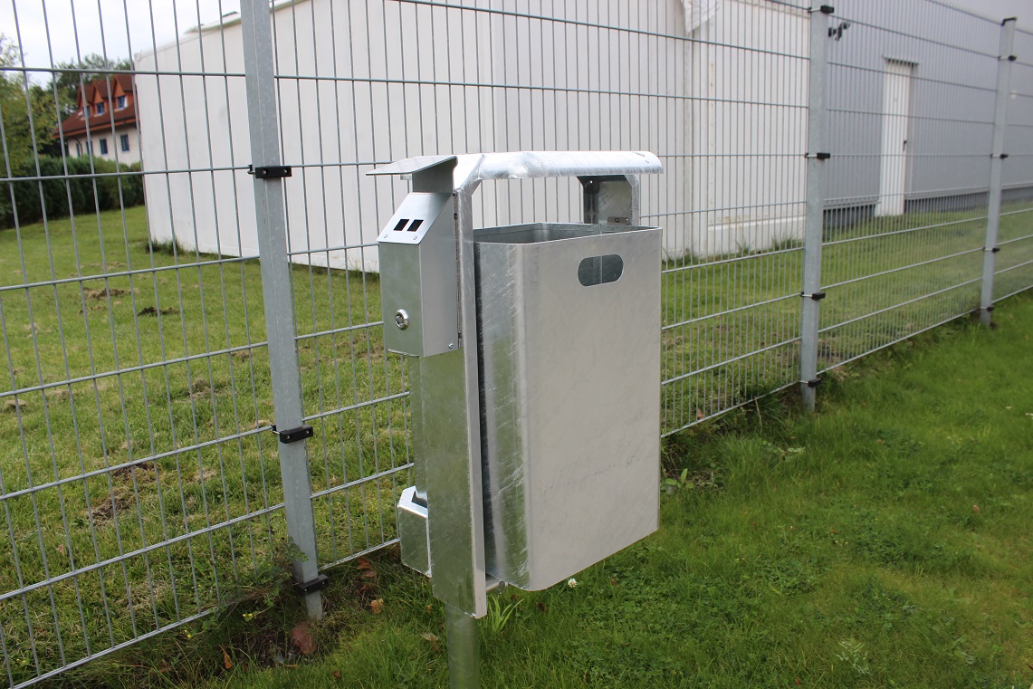 Abfallbehälter -Arial-, 40 Liter, aus Stahl, mit Dach, Wand- oder Pfostenmontage