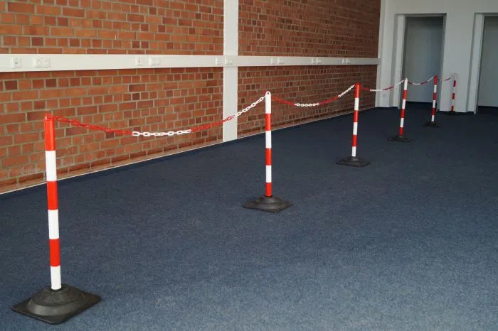 Kettenpfosten EcoMax als 6er Set und 10 m Kunststoffkette