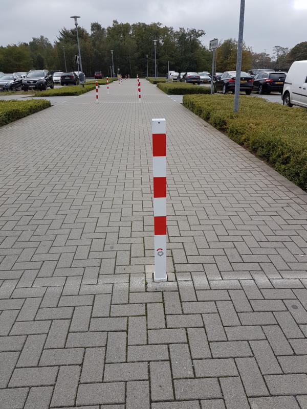 Absperrpfosten -QUADRI- herausnehmbar durch Dreikant, 1000 mm über Flur