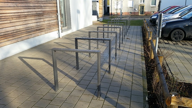 Anlehnbügel -QUADRUS- aus Stahl 80x20 mm