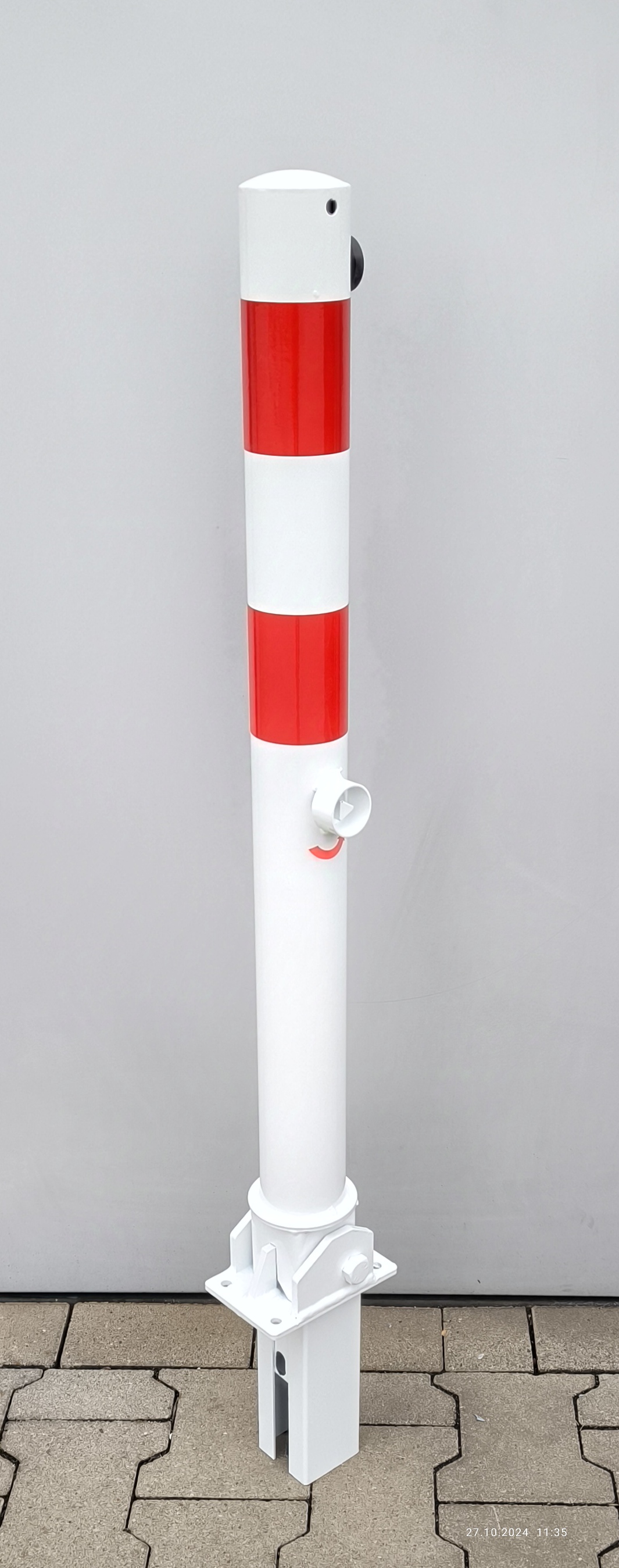 Absperrpfosten SEPTUS aus Stahl Ø 76 mm, umlegbar mit Dreikant