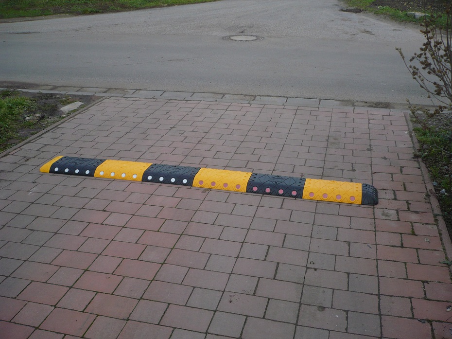 Endstück Temposchwelle aus PP 10 km/h als Stecksystem 