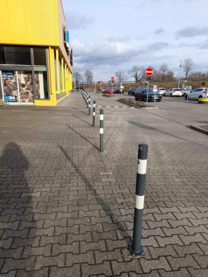 Stilpoller aus Stahl Ø 76 mm, ortsfest mit gewölbter Kappe