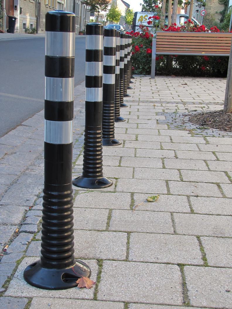 Flexibler Absperrpfosten "Flexipfosten" Ø 80 mm, schwarz, überfahrbar