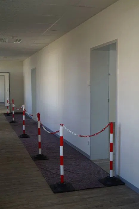 Kettenpfosten EcoMax als 6er Set und 10 m Kunststoffkette