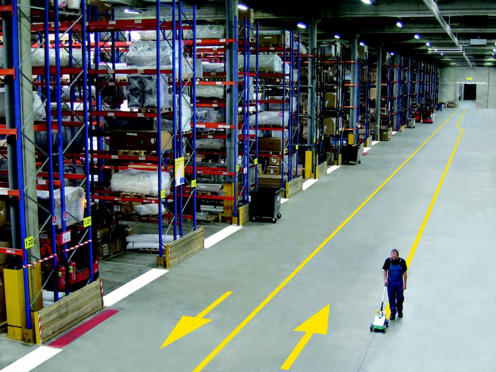 Ampere Bodenmarkierungsfarbe TRAFFIC | 1 Karton mit 12 Dosen á 500ml