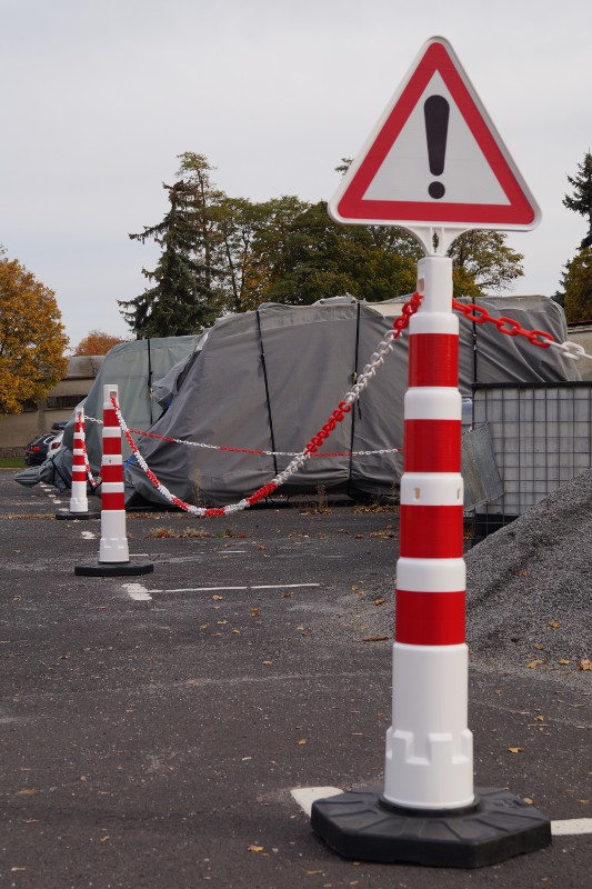 Kettenpfosten GIGA, weiss/rot, stapelbar 